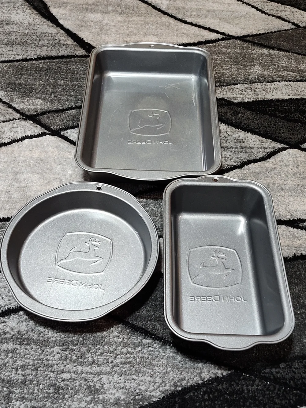 VINTAGE 3-PIECE JOHN DEERE EBOSSED TRACTOR LOGO NON-STICK BAKEWARE PAN SET